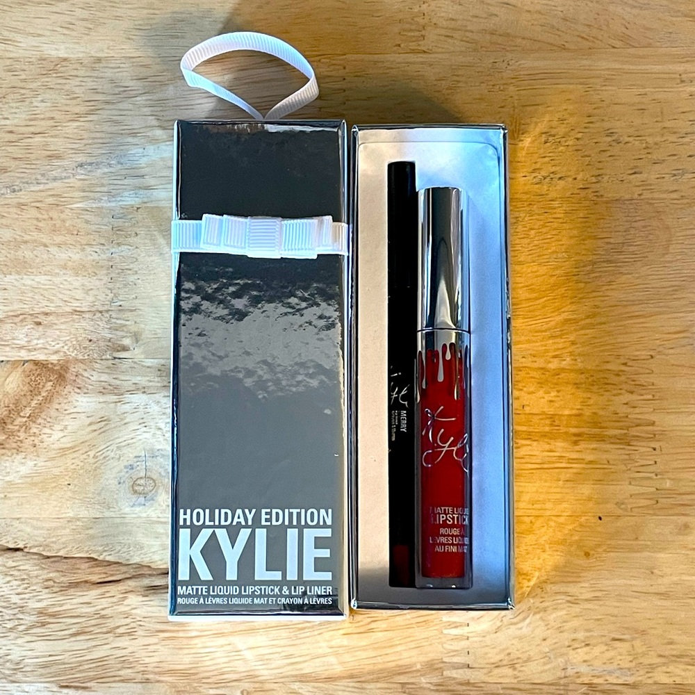 Kylie Limited Holiday Edition Merry Matte Liquid Lipstick & Liner Bundle ❤️🎄❤️